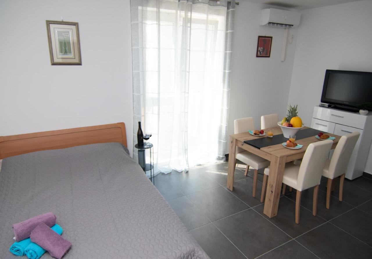 Valkane Beach Studio Apartment Pula Bagian luar foto