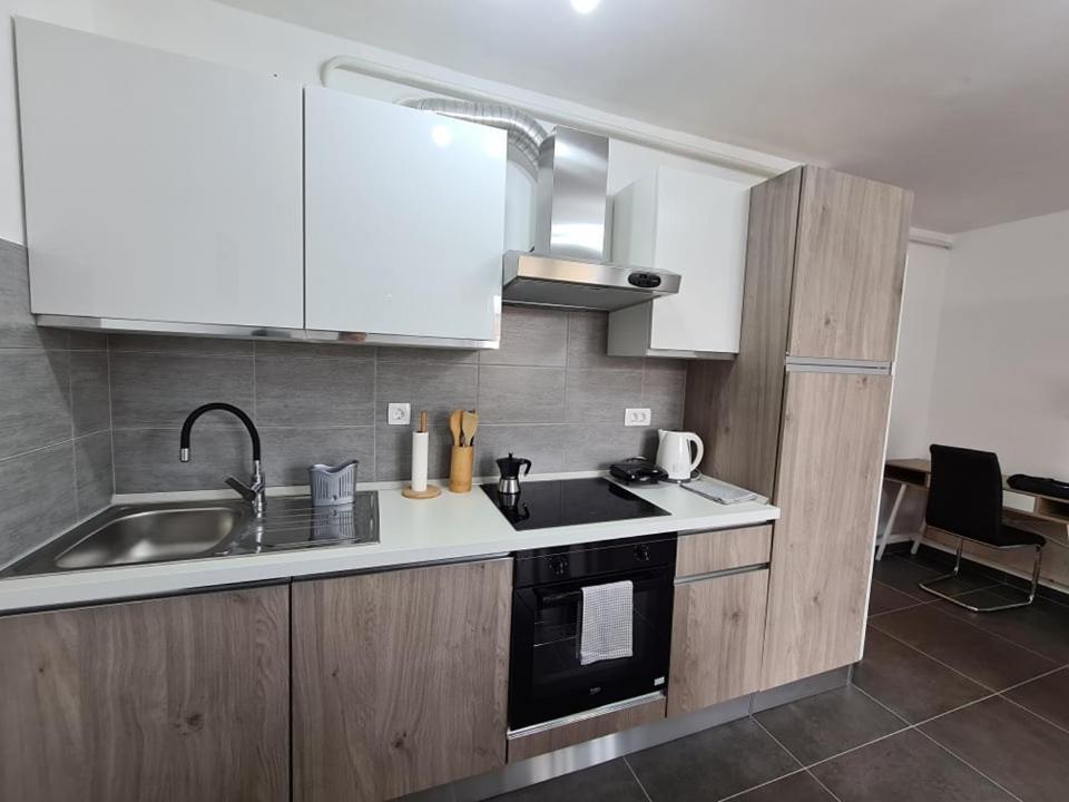Valkane Beach Studio Apartment Pula Bagian luar foto