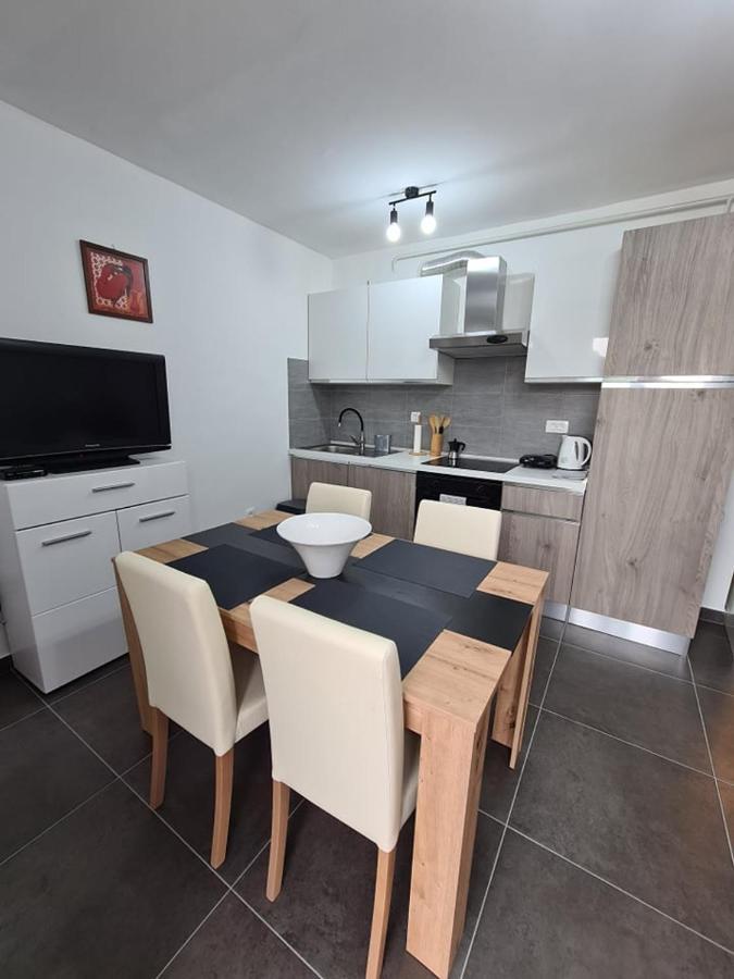 Valkane Beach Studio Apartment Pula Bagian luar foto
